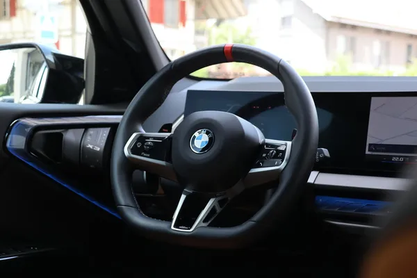 Car image 15