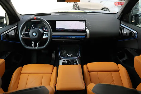 Car image 16