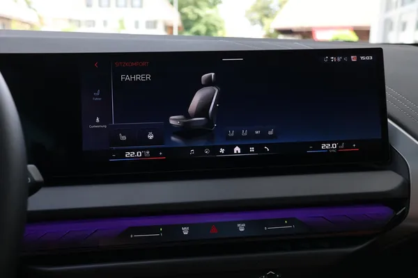 Car image 25