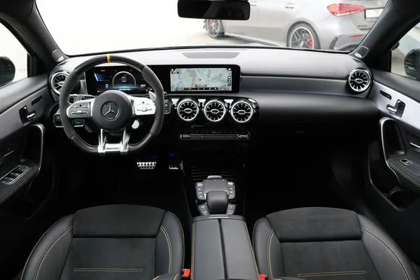 Car image 17