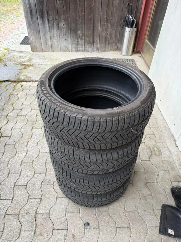 Car image 25