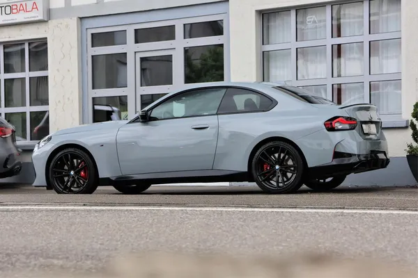 Car image 4