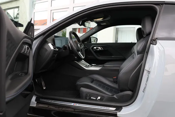 Car image 9