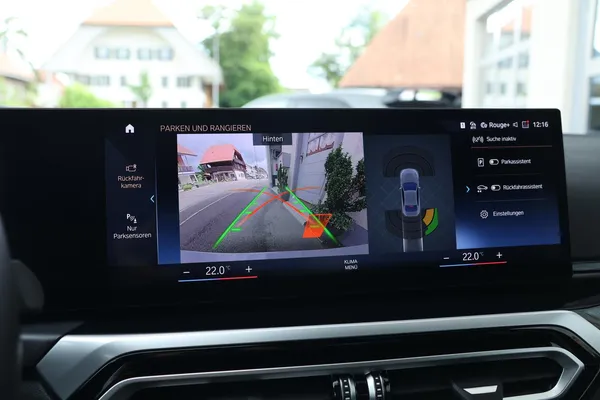 Car image 18
