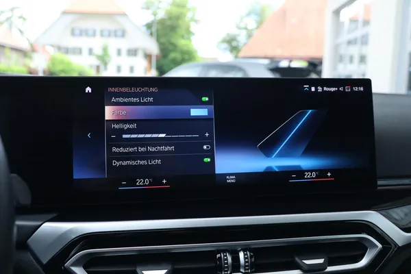 Car image 19