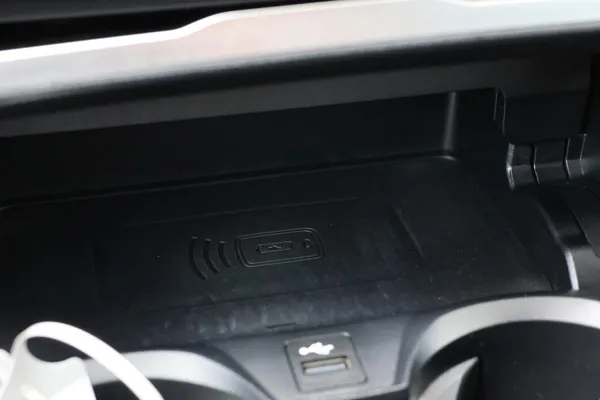 Car image 26