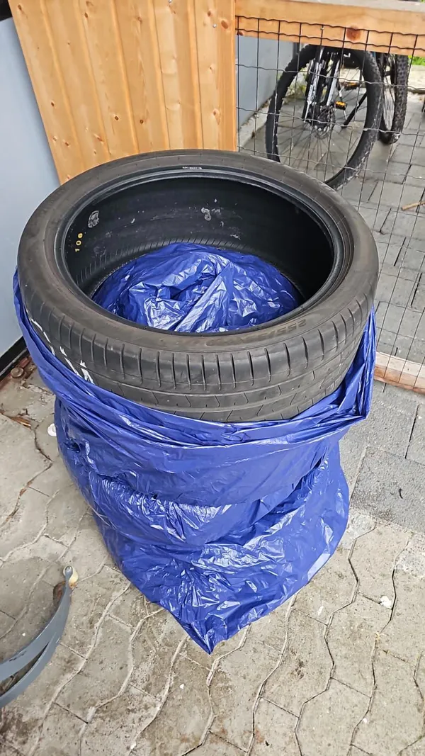 Car image 27