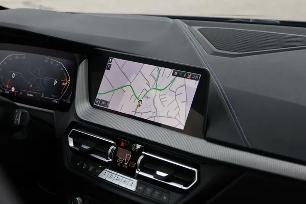 Car image 19