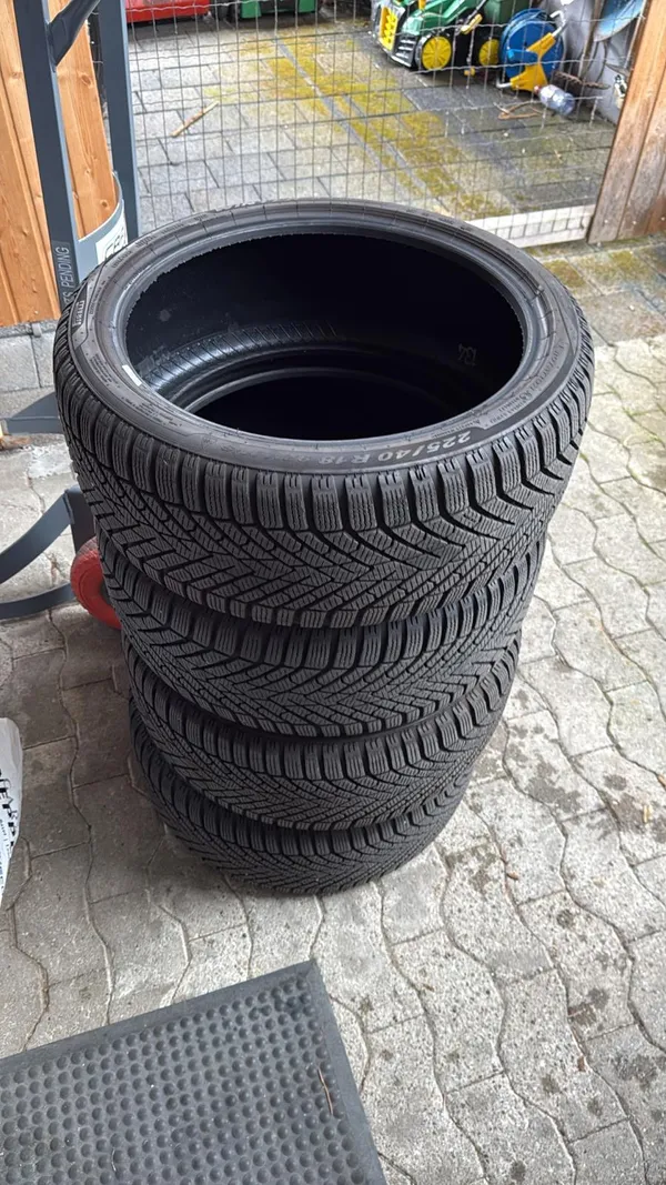Car image 25