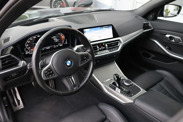 Car image 10