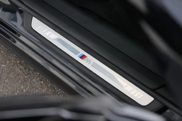 Car image 23