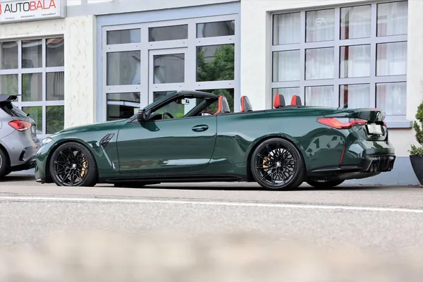 Car image 11