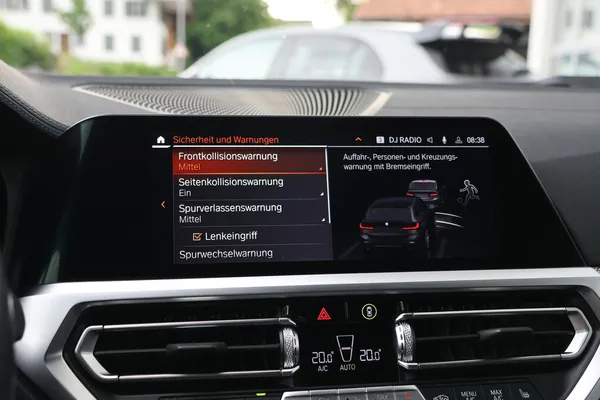 Car image 25