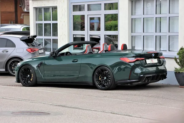 Car image 12