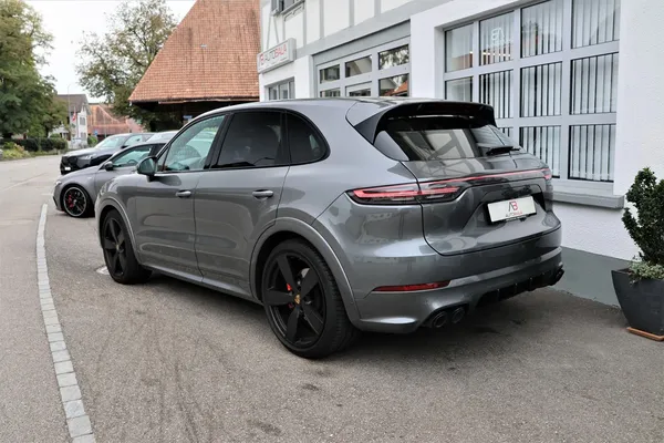 Car image 8