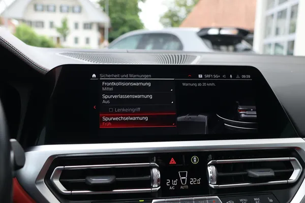 Car image 32