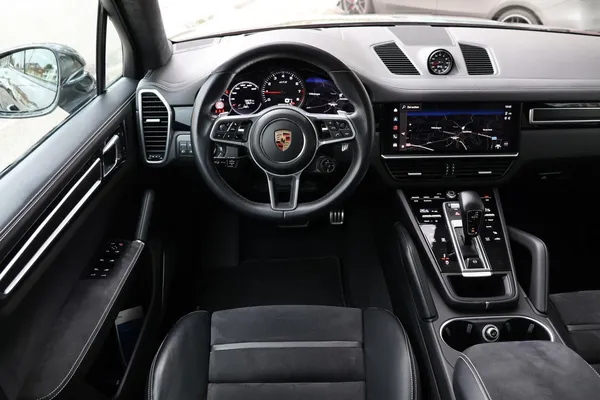 Car image 15