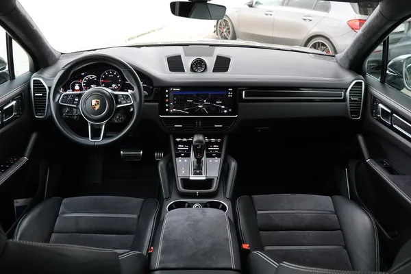 Car image 17