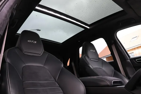 Car image 20
