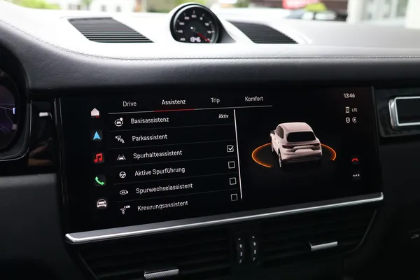 Car image 24