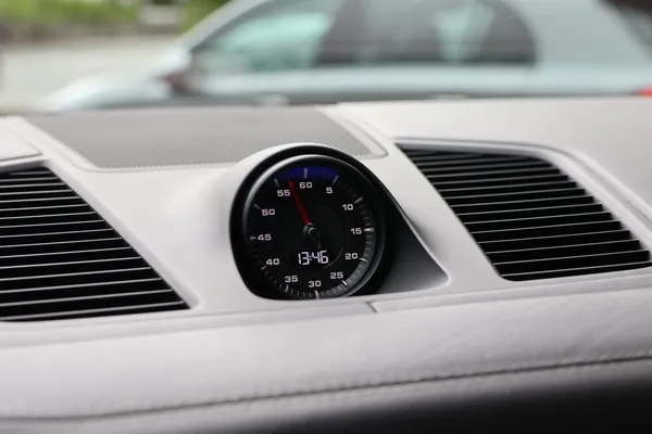 Car image 30