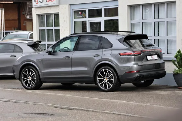 Car image 5