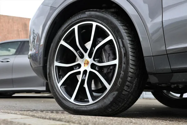 Car image 8
