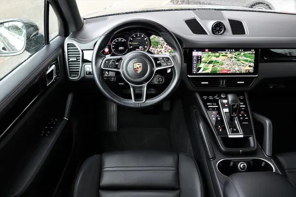 Car image 15