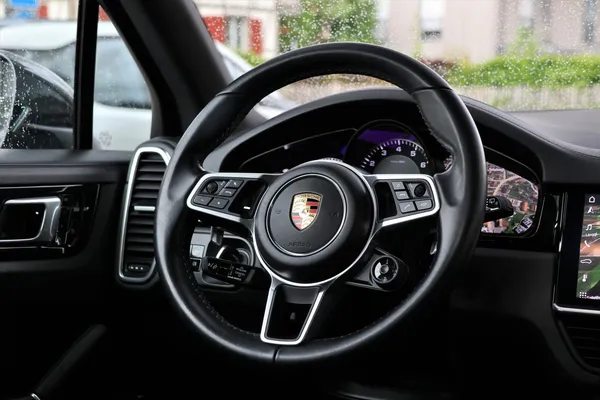 Car image 16
