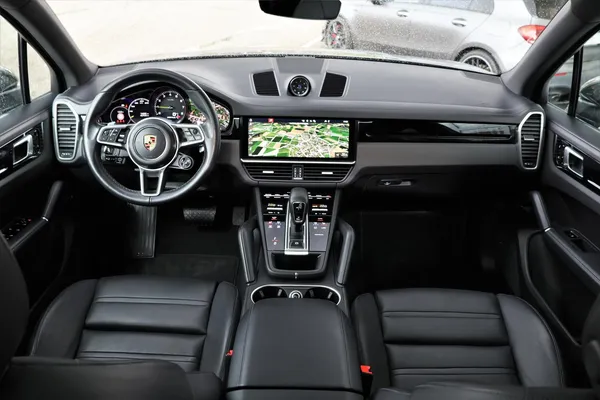 Car image 17