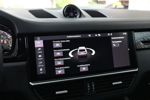 Car image 24
