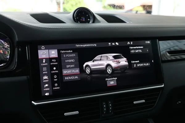 Car image 25