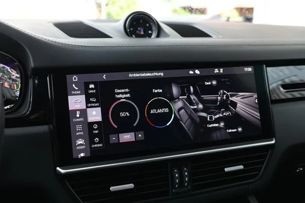 Car image 26