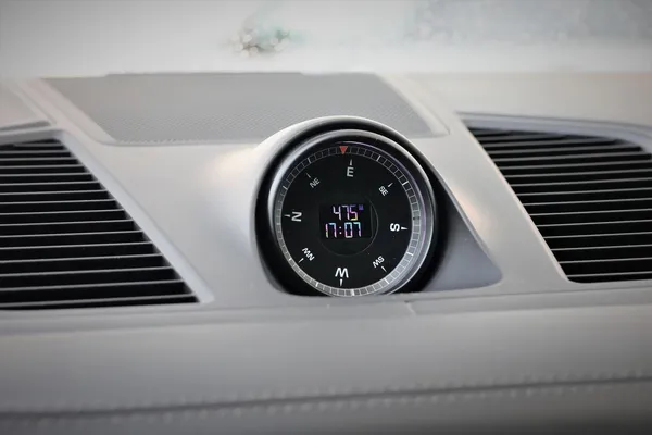 Car image 30
