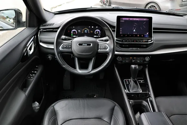 Car image 14