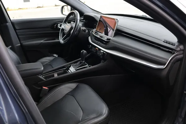 Car image 18