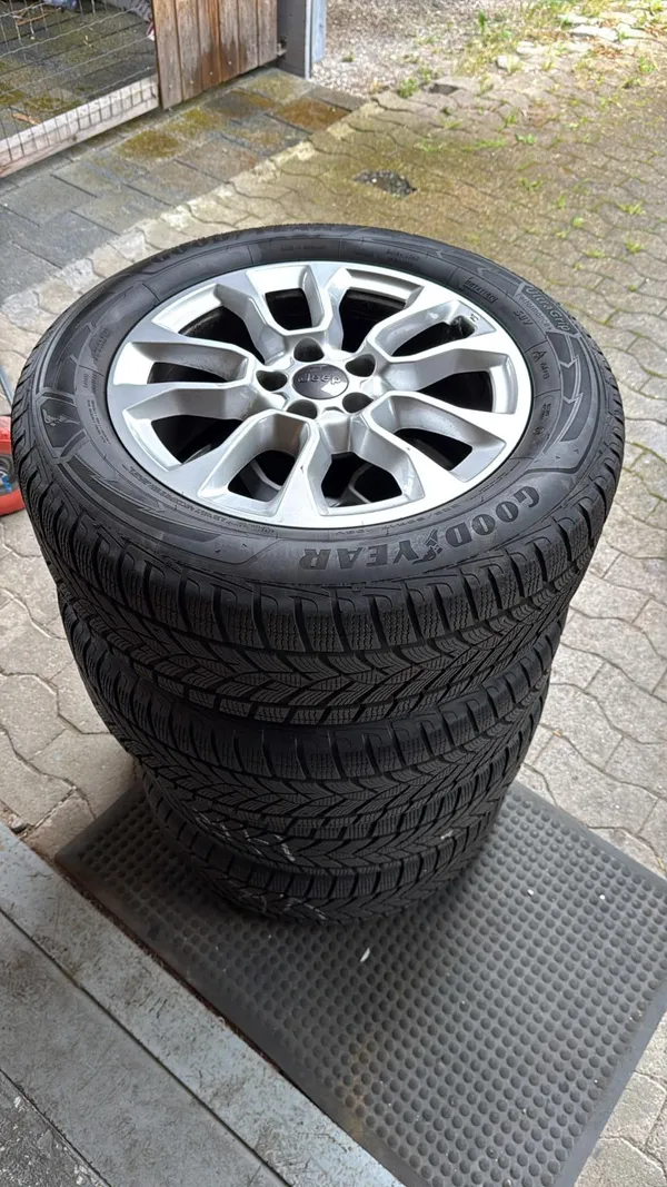Car image 27