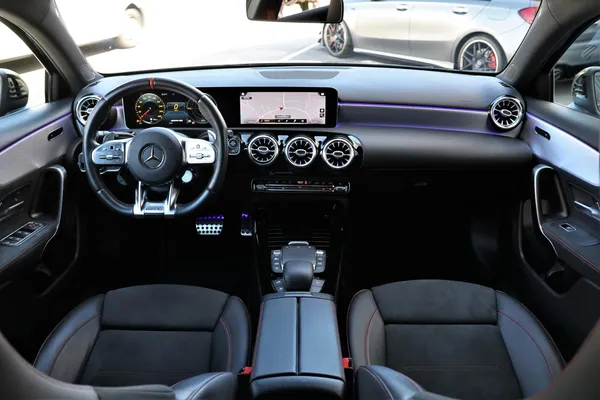 Car image 16