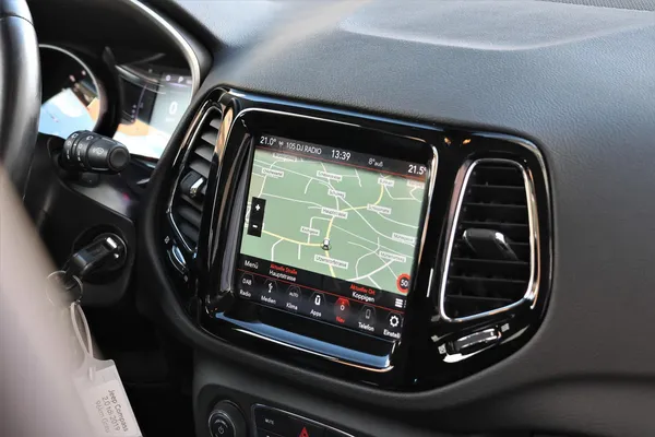 Car image 18