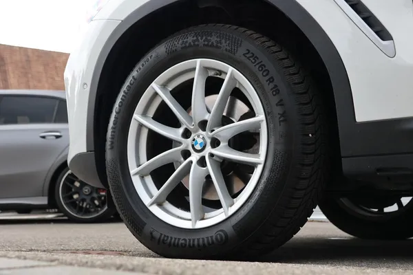 Car image 8