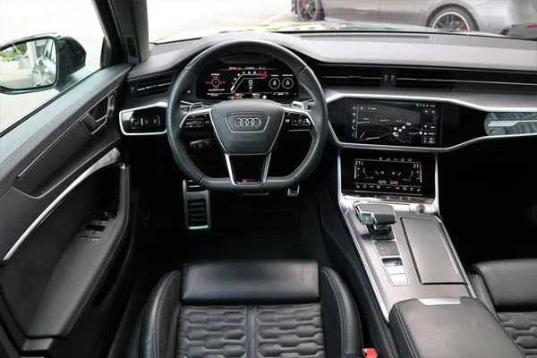 Car image 17
