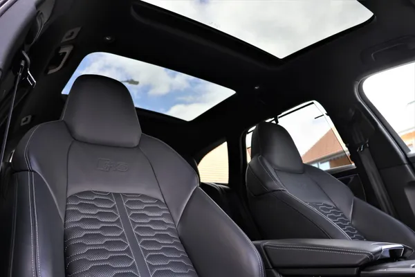 Car image 25
