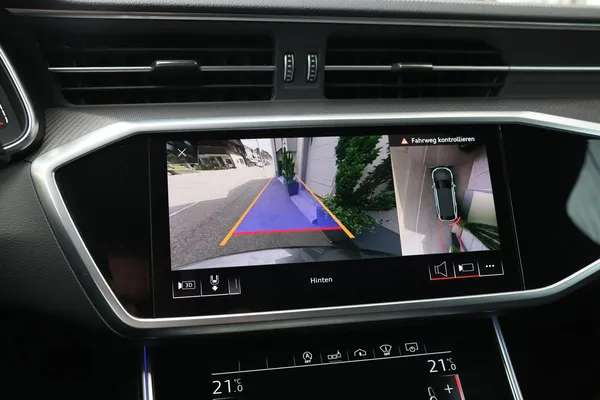 Car image 26