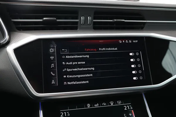 Car image 27