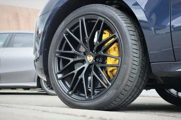 Car image 8