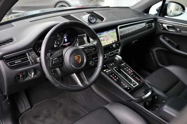 Car image 10