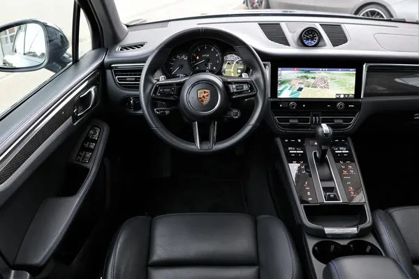 Car image 15