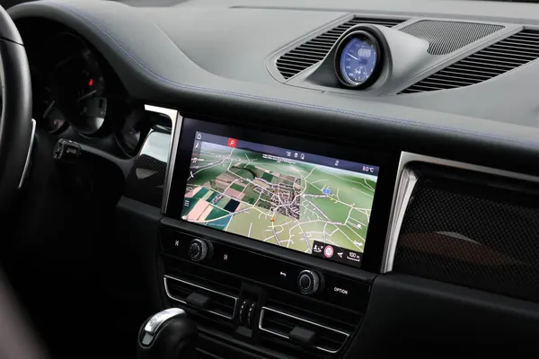 Car image 19