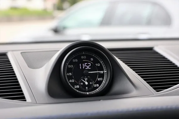 Car image 26