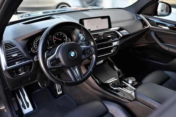 Car image 9